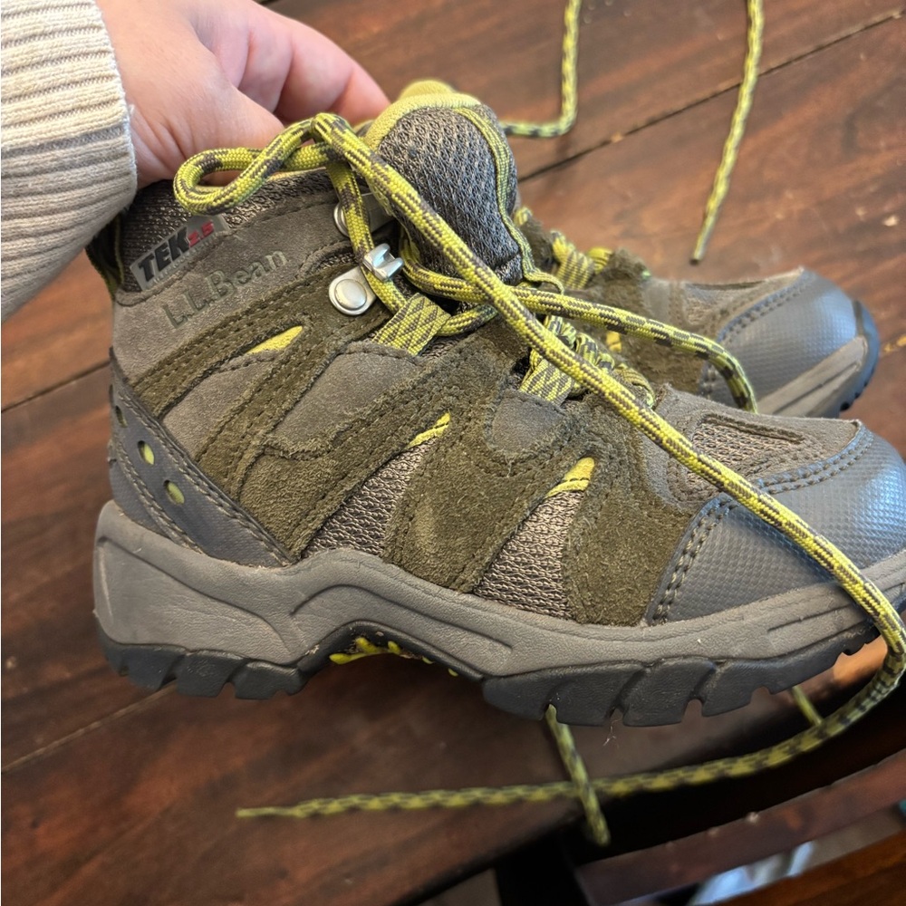 LL bean kids hiking boots size 11